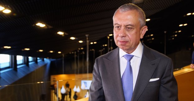 System kaucyjny nabiera rozpędu. W ciągu sześciu miesięcy zwrócono ponad 520 mln pustych opakowań, a konsumenci przyzwyczajają się do nowych, codziennych nawyków. Wyzwaniem jest niedostateczna liczba punktów zbiórki, a także awarie techniczne kaucjomatów. To jednak – wraz z rozbudową systemu – powinno tracić na znaczeniu. Jego operatorzy podkreślają jednak pilną potrzebę zwiększenia mocy instalacji recyklingowych, by były gotowe na zdecydowany wzrost ilości zbieranych odpadów.